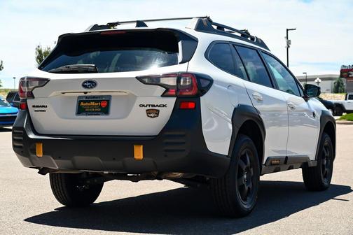 Crystal White Pearl 2023 Subaru Outback Wilderness
