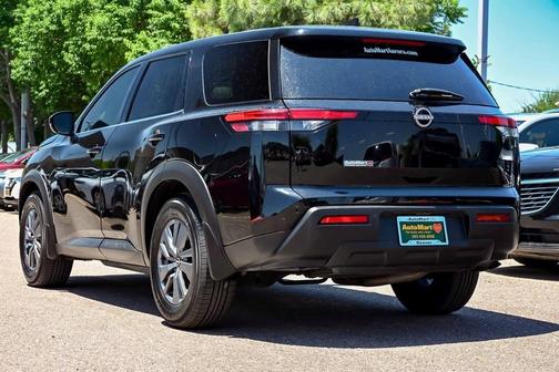 2022 Nissan Pathfinder S
