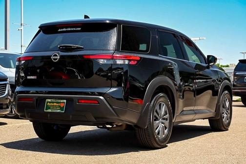 2022 Nissan Pathfinder S