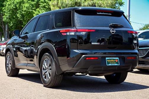 2022 Nissan Pathfinder S