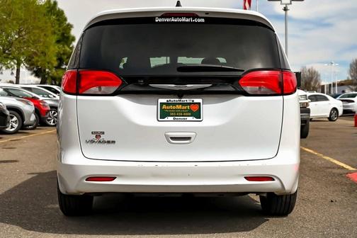 2022 Chrysler Voyager LX