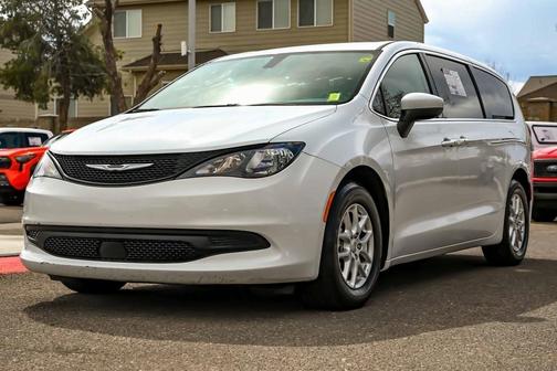 2022 Chrysler Voyager LX