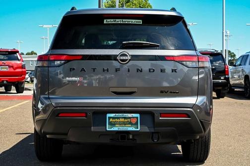 2022 Nissan Pathfinder SV