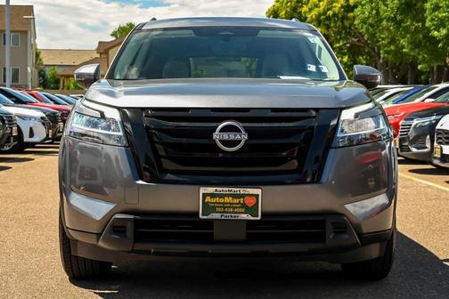 2022 Nissan Pathfinder SV