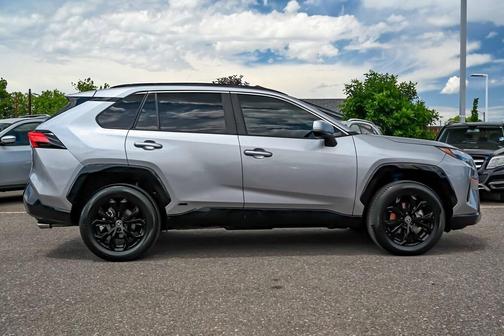 2022 Toyota RAV4 Hybrid SE