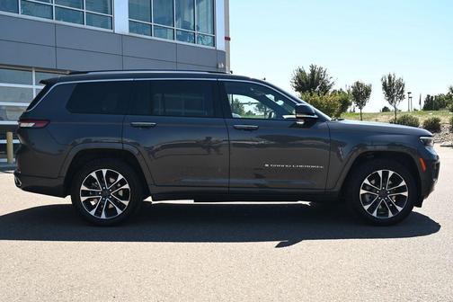 Metallic 2022 Jeep Grand Cherokee L Overland