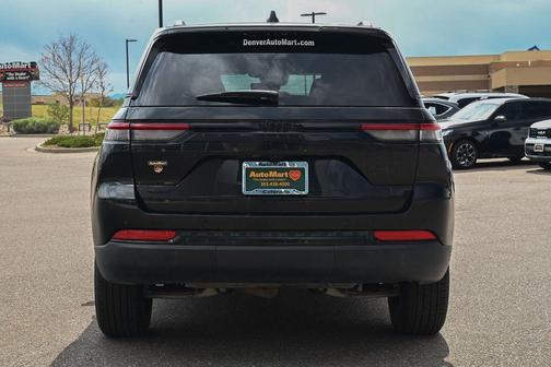 Diamond Black 2025 Jeep Grand Cherokee Laredo