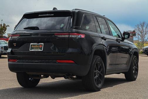 Diamond Black 2025 Jeep Grand Cherokee Laredo