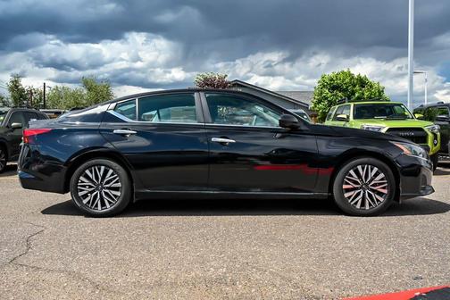 Super Black Clearcoat 2025 Nissan Altima SV
