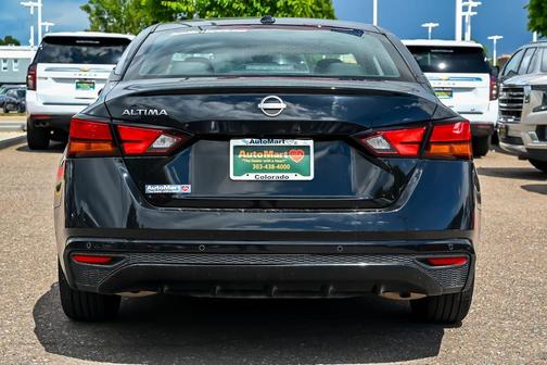 Super Black Clearcoat 2025 Nissan Altima SV