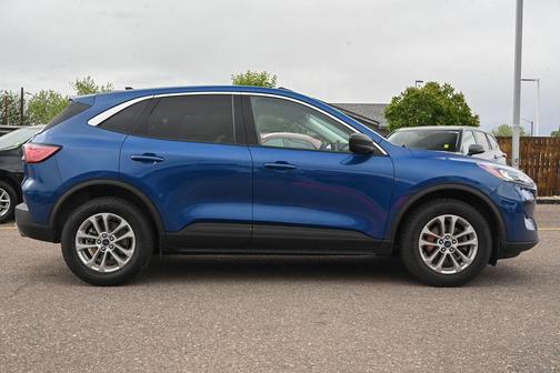 Blue Metallic 2022 Ford Escape SE