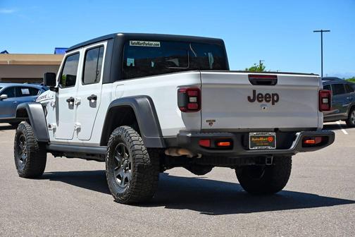 Bright White Clearcoat 2021 Jeep Gladiator Mojave