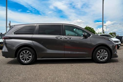 2023 Toyota Sienna XLE