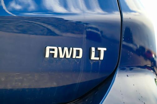 Blue Glow Metallic 2023 Chevrolet Equinox 1LT