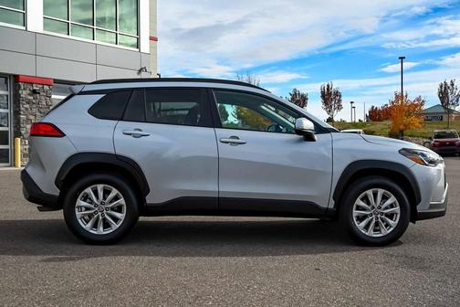 2024 Toyota Corolla Cross LE