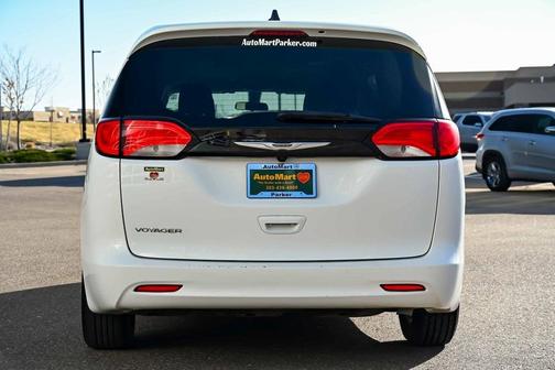 2022 Chrysler Voyager LX