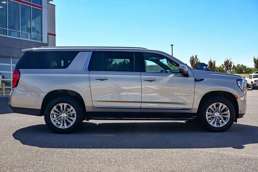 2023 GMC Yukon XL SLT