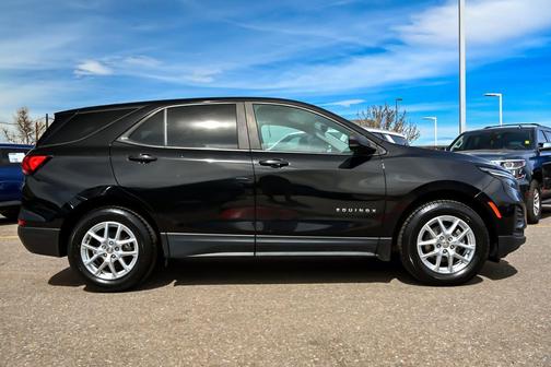 Mosaic Black Metallic 2022 Chevrolet Equinox LS