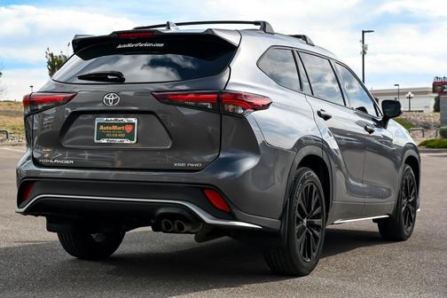 Magnetic Gray Metallic 2024 Toyota Highlander XSE