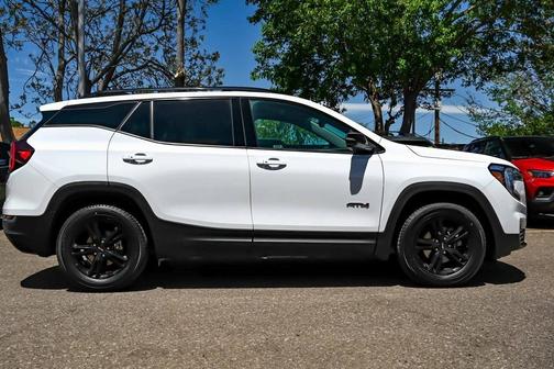 2023 GMC Terrain AT4