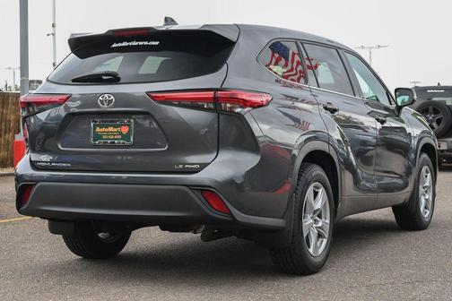 Magnetic Gray Metallic 2020 Toyota Highlander LE