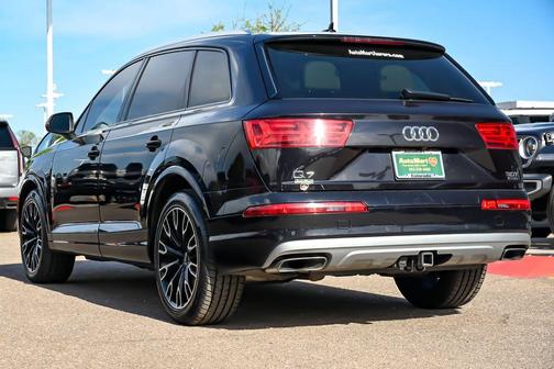 Orca Black Metallic 2018 Audi Q7 3.0T Prestige