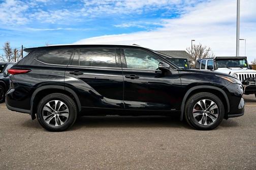 2022 Toyota Highlander Hybrid XLE