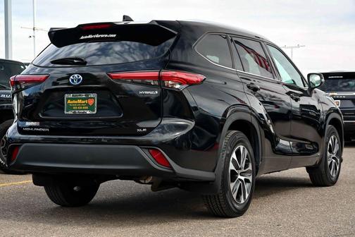 2022 Toyota Highlander Hybrid XLE