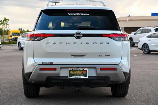 2023 Nissan Pathfinder SL