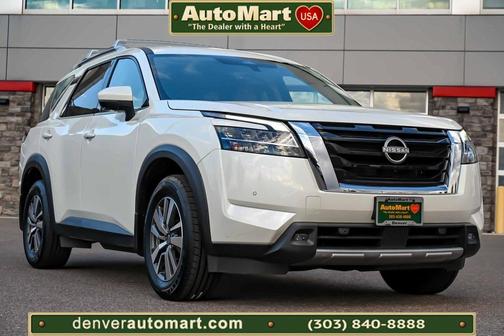2023 Nissan Pathfinder SL
