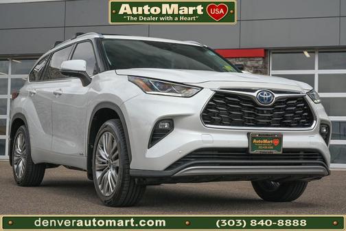 Pearl 2023 Toyota Highlander Hybrid Platinum
