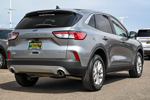 Silver Metallic 2022 Ford Escape SE