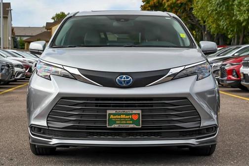 2025 Toyota Sienna LE