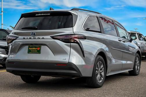 2025 Toyota Sienna LE