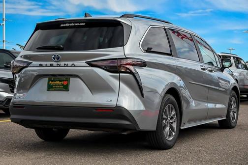 2025 Toyota Sienna LE