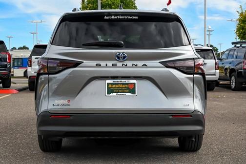 2025 Toyota Sienna LE