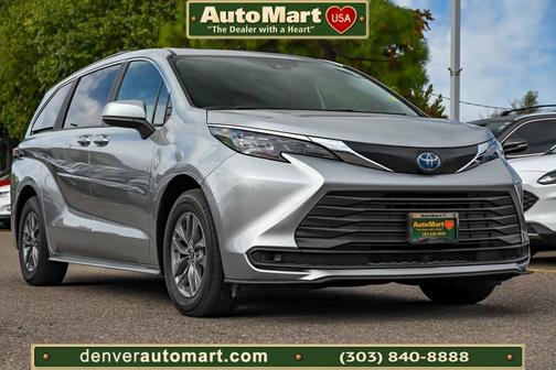 2025 Toyota Sienna LE