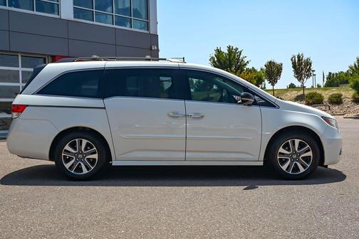 White 2016 Honda Odyssey
