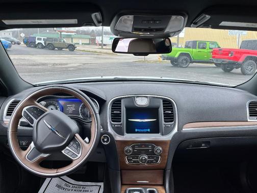 2018 Chrysler 300C 300C