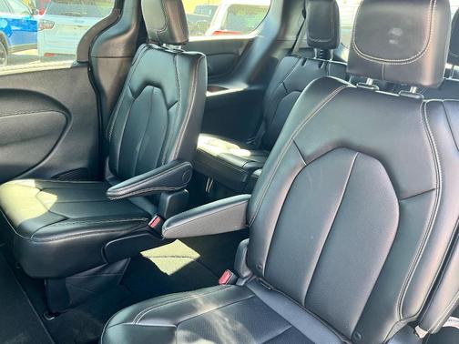 2024 Chrysler Pacifica Touring-L