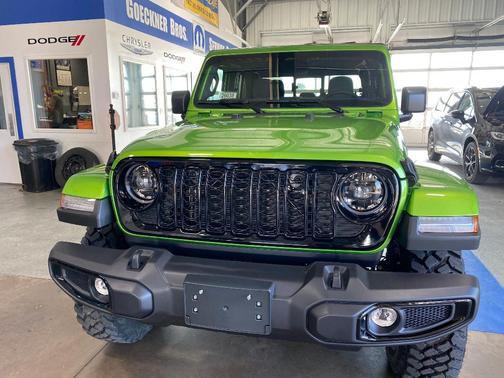 2026 Jeep Gladiator Sport