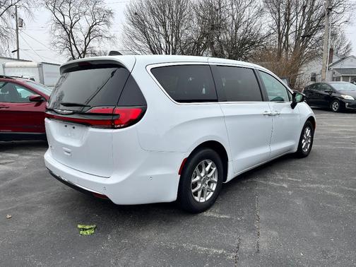 2024 Chrysler Pacifica Touring-L