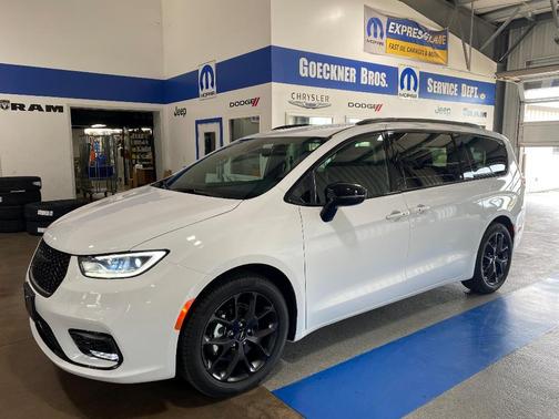 2024 Chrysler Pacifica Touring-L