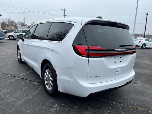 2024 Chrysler Pacifica Touring-L