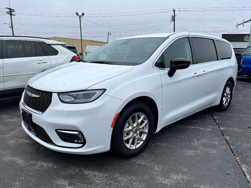 2024 Chrysler Pacifica Touring-L