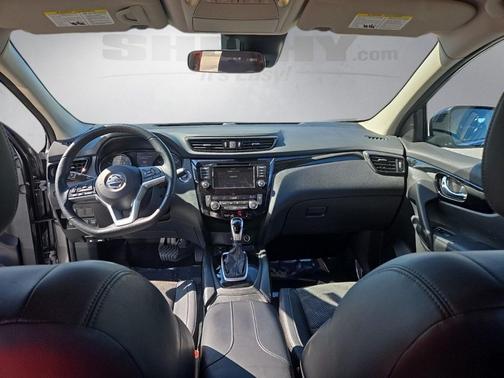 2022 Nissan Rogue Sport SV