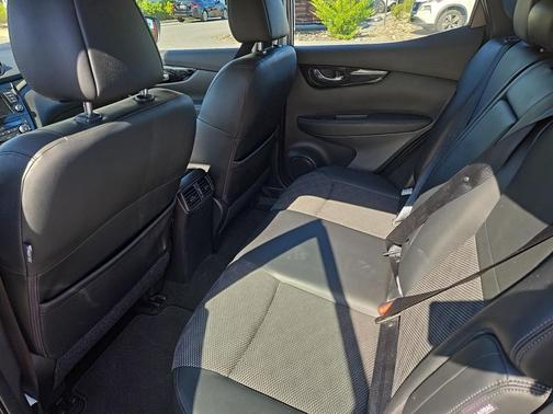 2022 Nissan Rogue Sport SV