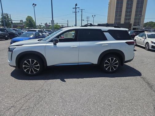 Everest White Pearl Tricoat 2026 Nissan Pathfinder Platinum