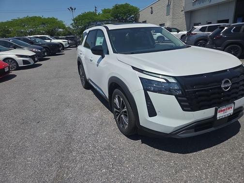 Everest White Pearl Tricoat 2026 Nissan Pathfinder Platinum