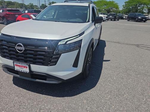 Everest White Pearl Tricoat 2026 Nissan Pathfinder Platinum